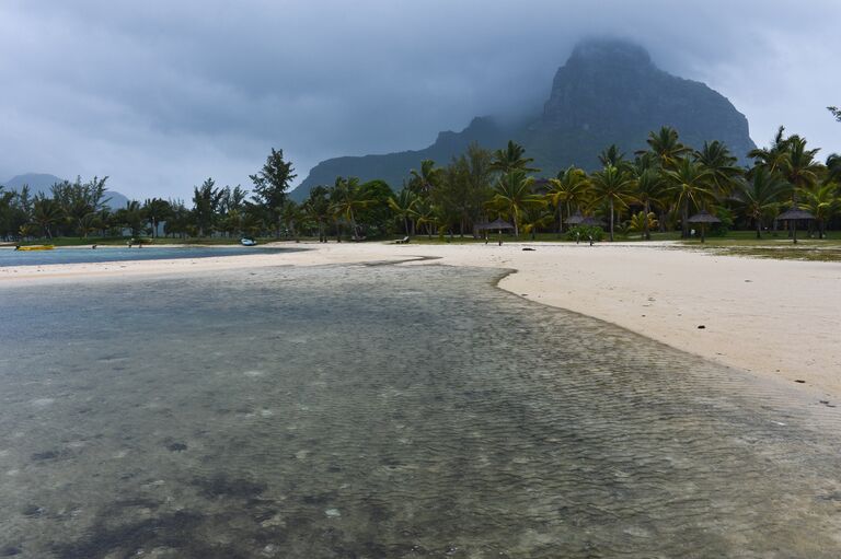 Отлив на побережье острова Маврикий (Mauritius) в Индийском океане