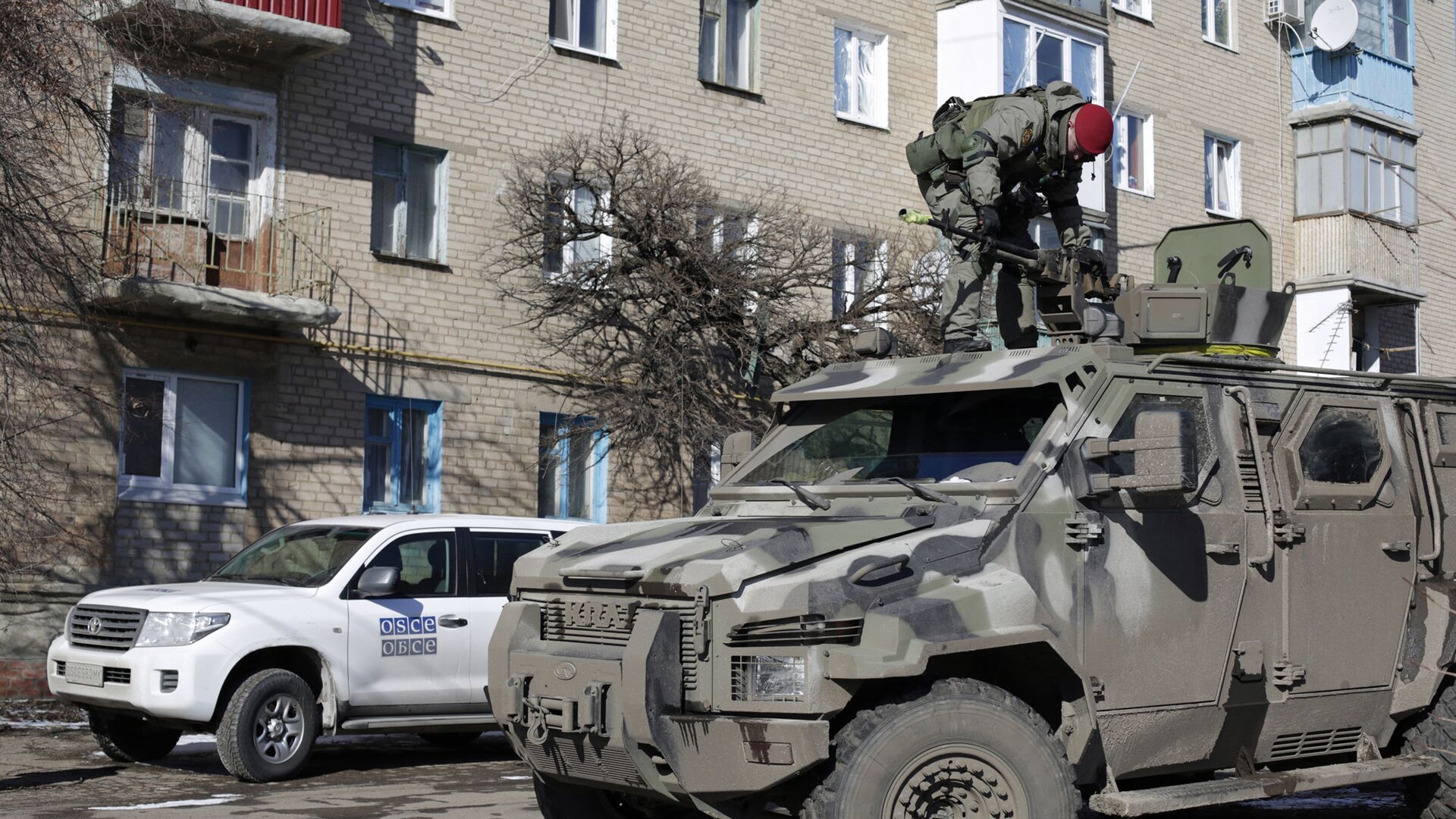 Украинский военный на бронемашине в Соледаре в ДНР. Архивное фото - РИА Новости, 1920, 25.12.2022