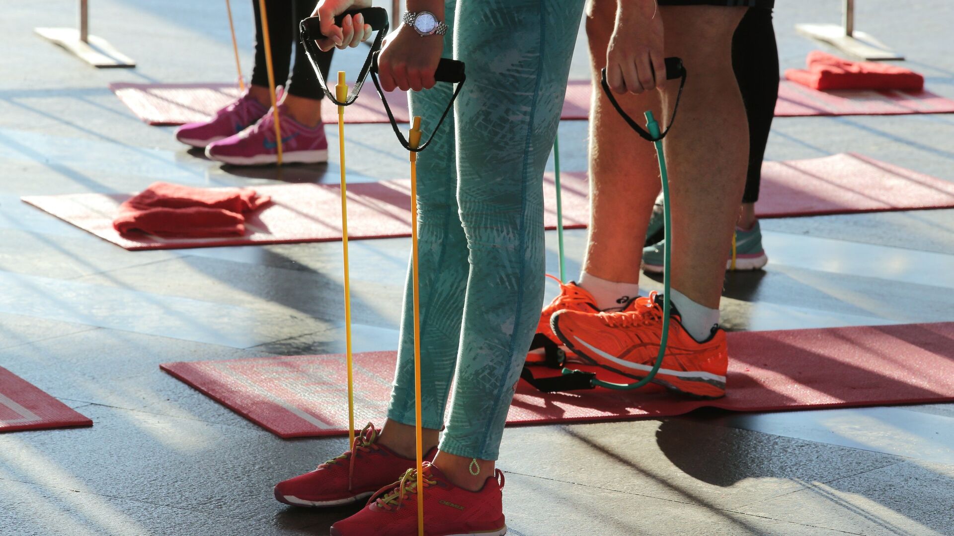 Участники фитнес-тренировки в Московском метрополитене - РИА Новости, 1920, 06.02.2025