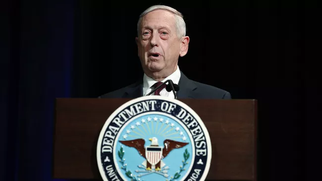 Министр обороны США Джеймс Мэттис на церемонии открытия портрета бывшего министра обороны Эша Картера в Пентагоне. 2 февраля 2018