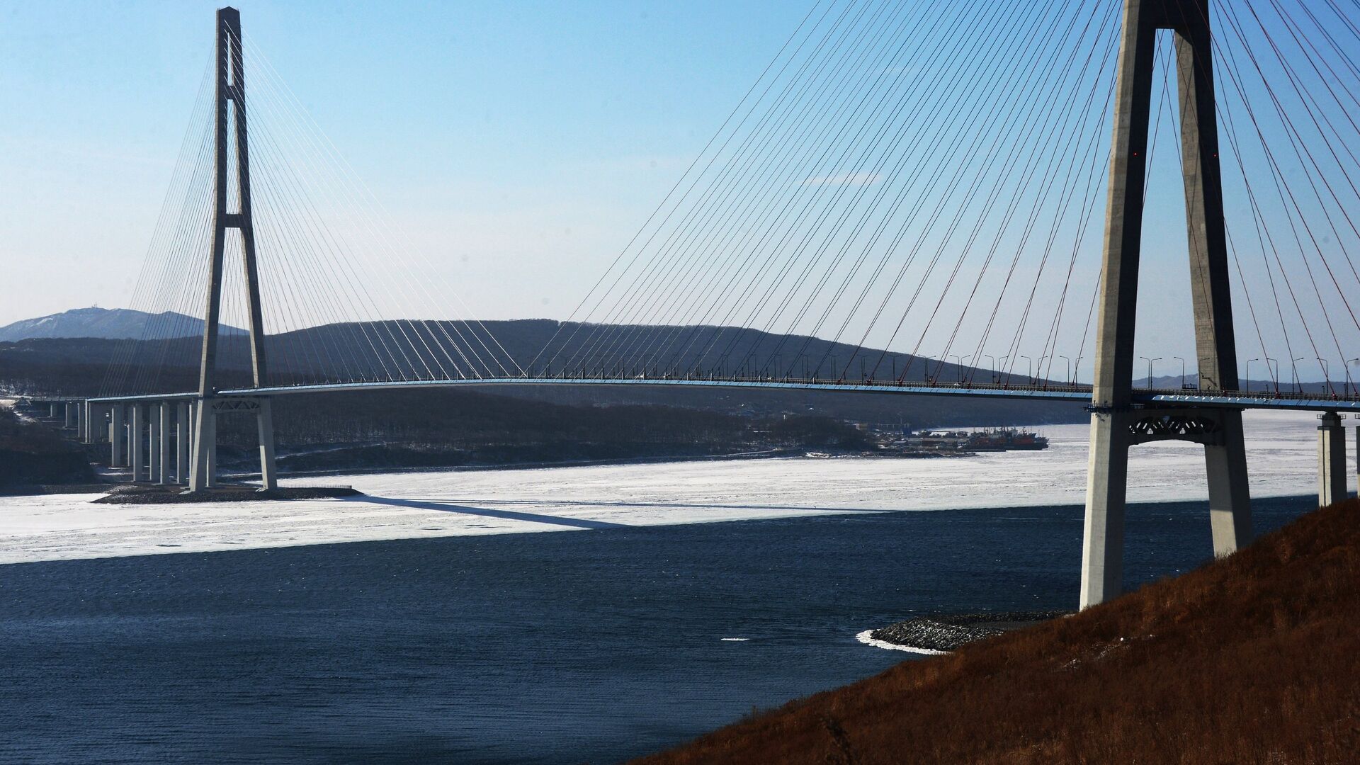 Вантовый мост через пролив Босфор Восточный на остров Русский - РИА Новости, 1920, 22.01.2026