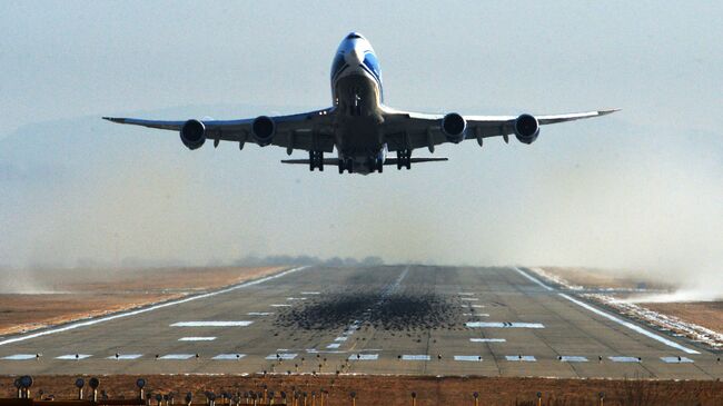 Грузовой самолет Boeing 747-400F авиакомпании AirBridgeCargo в аэропорту Владивостока