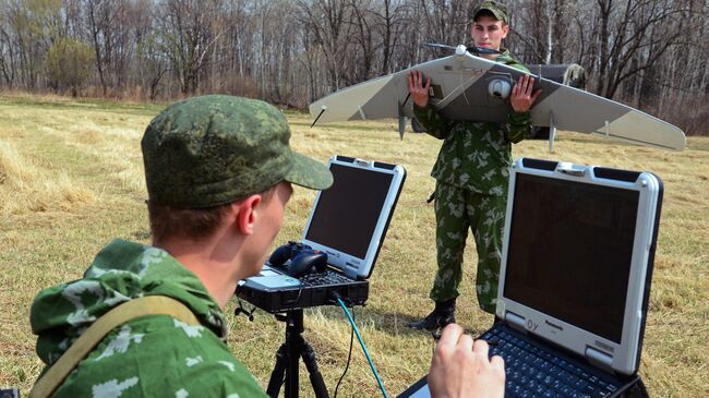 Военнослужащие разведывательного подразделения мотострелкового соединения Восточного военного округа на тактико-специальных учениях на полигоне Анастасьевский в Хабаровском крае