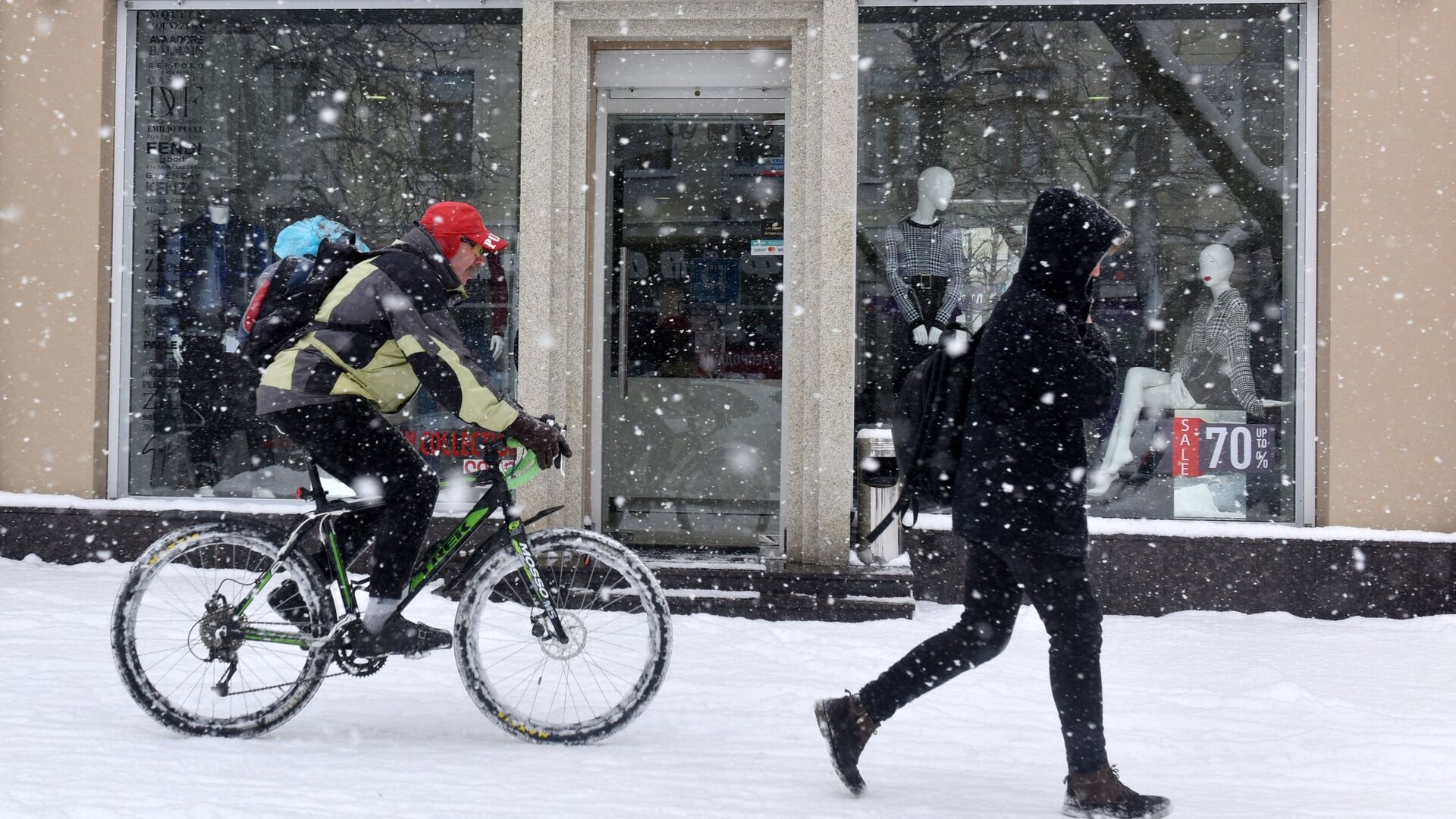Горожане на одной из улиц в Симферополе - РИА Новости, 1920, 28.11.2020