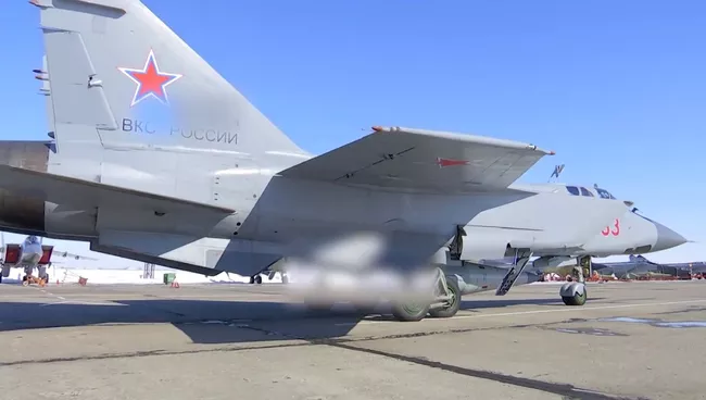 Экипаж истребителя МиГ-31 ВКС провел учебный пуск гиперзвуковой ракеты Кинжал