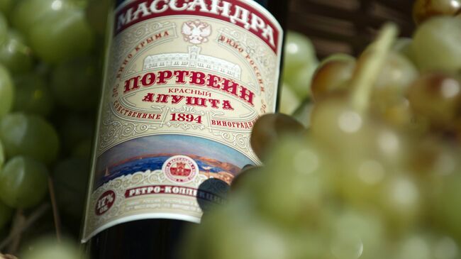 Продукция ФГУ ПАО Массандра на фестивале молодого вина WineFest в Балаклаве