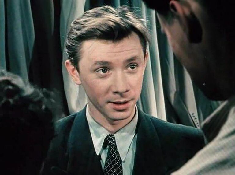 Кадр из фильма За витриной универмага Кадр из фильма За витриной универмага