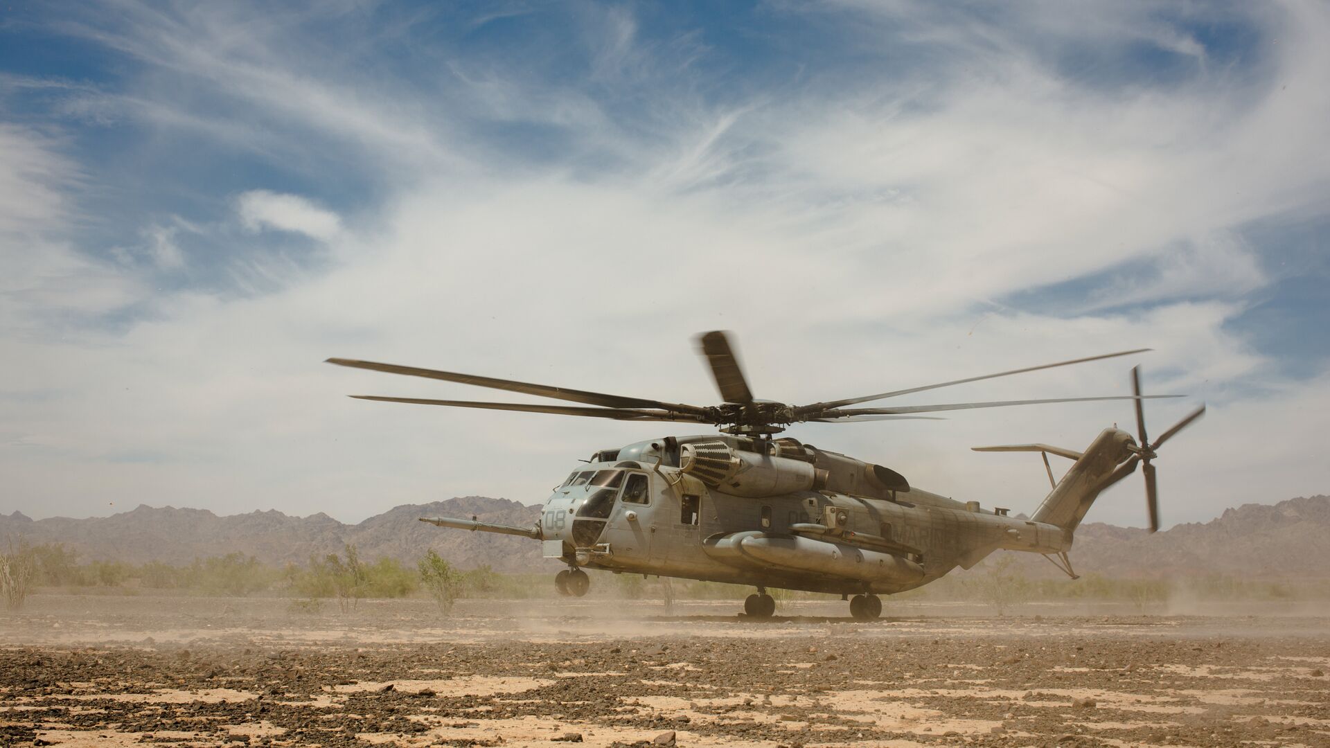 Вертолет корпуса морской пехоты CH-53E Super Stallion во время учений в Калифорнии, США - РИА Новости, 1920, 07.02.2024