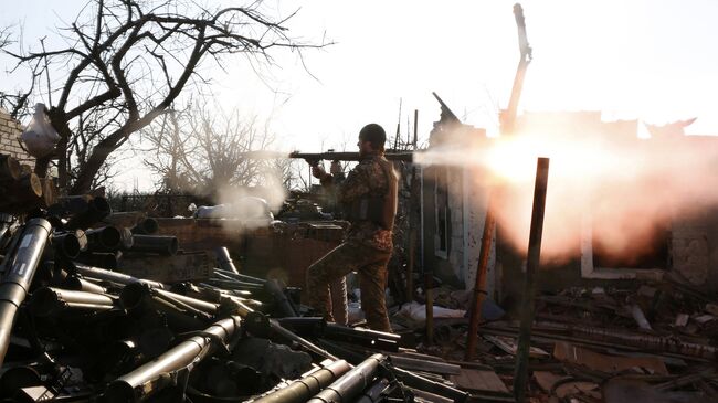 Украинский военнослужащий в Авдеевке. Архивное фото