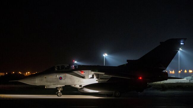 Британский самолет Tornado перед вылетом с аэродрома на Кипре. 14 апреля 2018