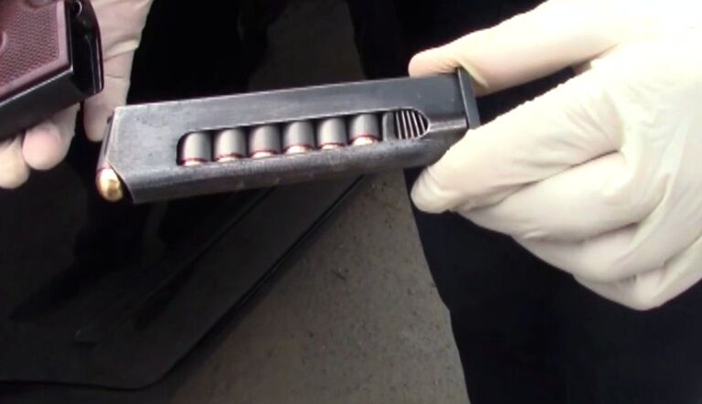 Изъятие сотрудниками ФСБ РФ огнестрельного оружия и боеприпасов при задержании членов международной террористической организации в Ростовской области