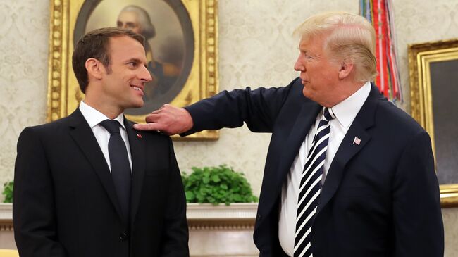 Президент Франции Эммануэль Макрон и президент США Дональд Трамп во время встречи в Белом доме, США. 24 апреля 2018