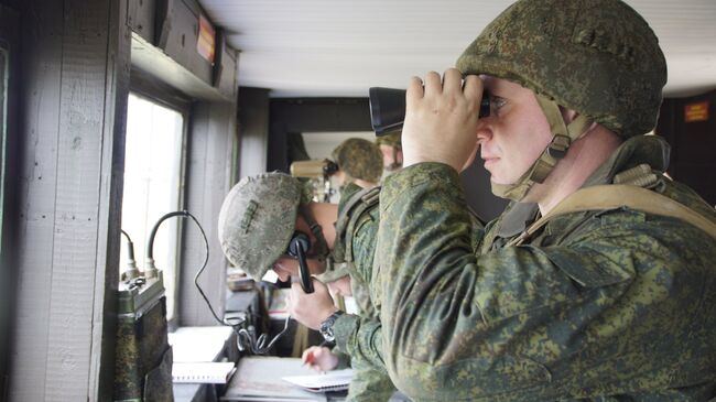 Военнослужащие во время учений Народной милиции ЛНР по огневой подготовке