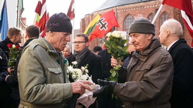 Участники марша бывших латышских легионеров Ваффен СС и их сторонников в Риге. 16 марта 2018