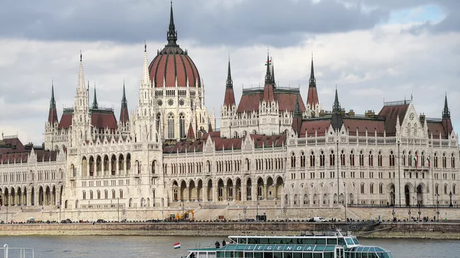 Здание парламента в Будапеште