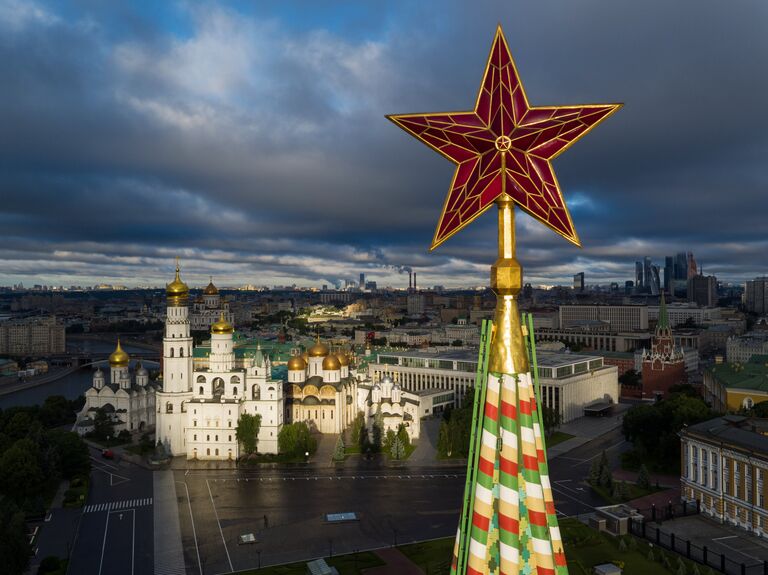 Звезда на Спасской башне Московского Кремля