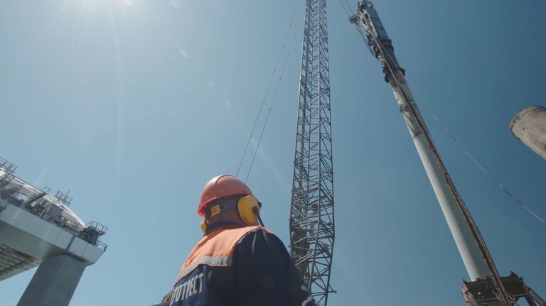 Подпись на память: забита финальная свая железнодорожной части Крымского моста