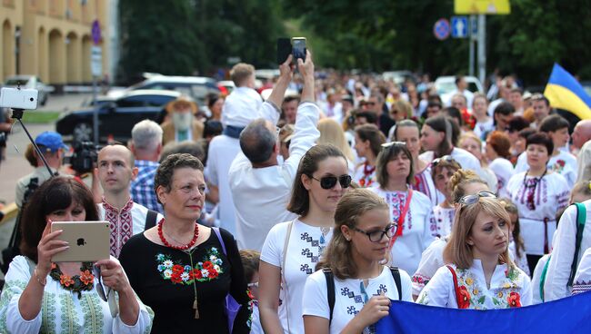 Участники марша вышиванок в Киеве