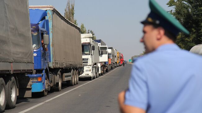 Грузовики на российско-украиской границе