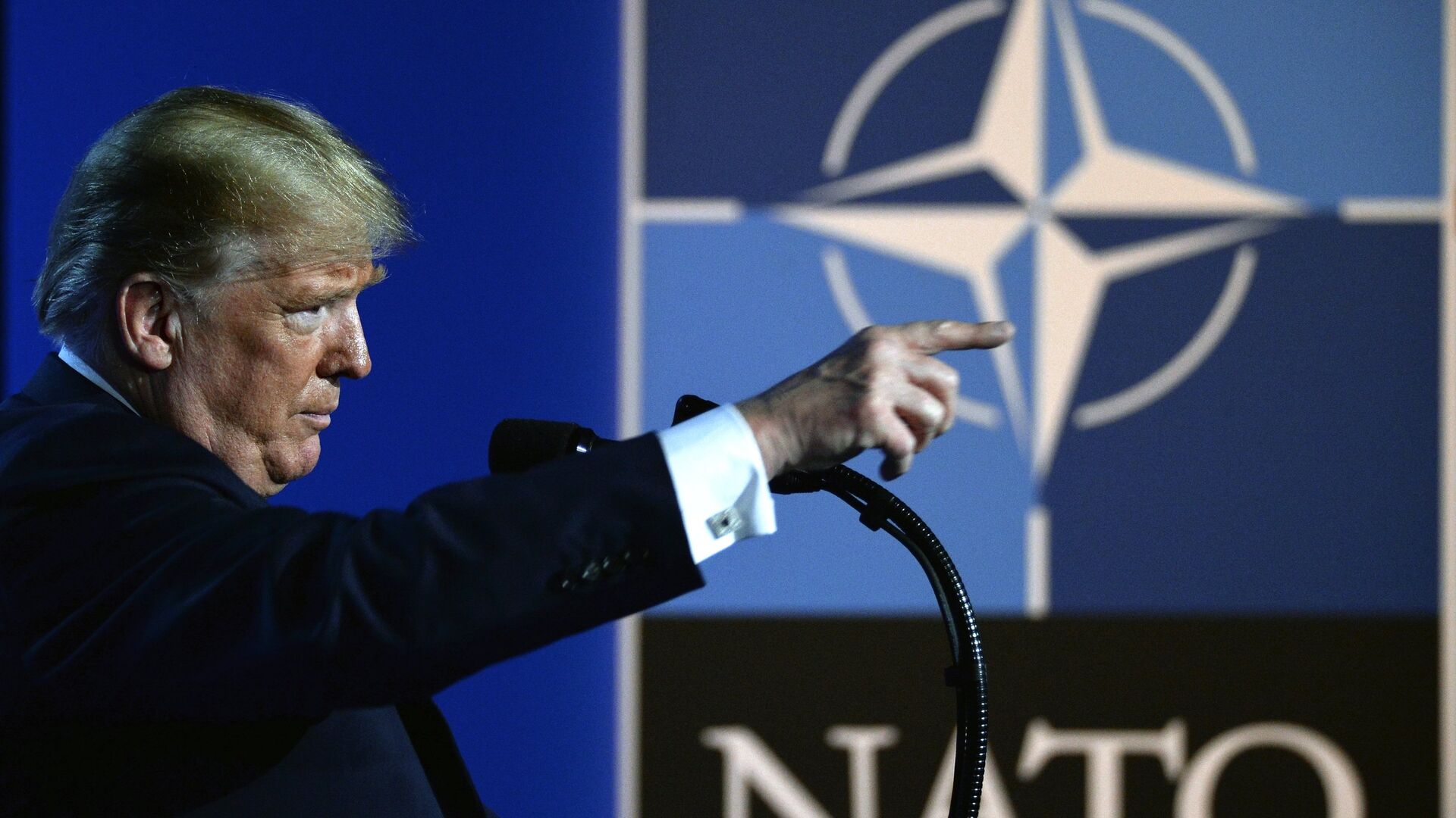 Президент США Дональд Трамп на пресс-конференции после участия в саммите НАТО в Брюсселе, Бельгии. 12 июля 2018 - РИА Новости, 1920, 02.04.2026