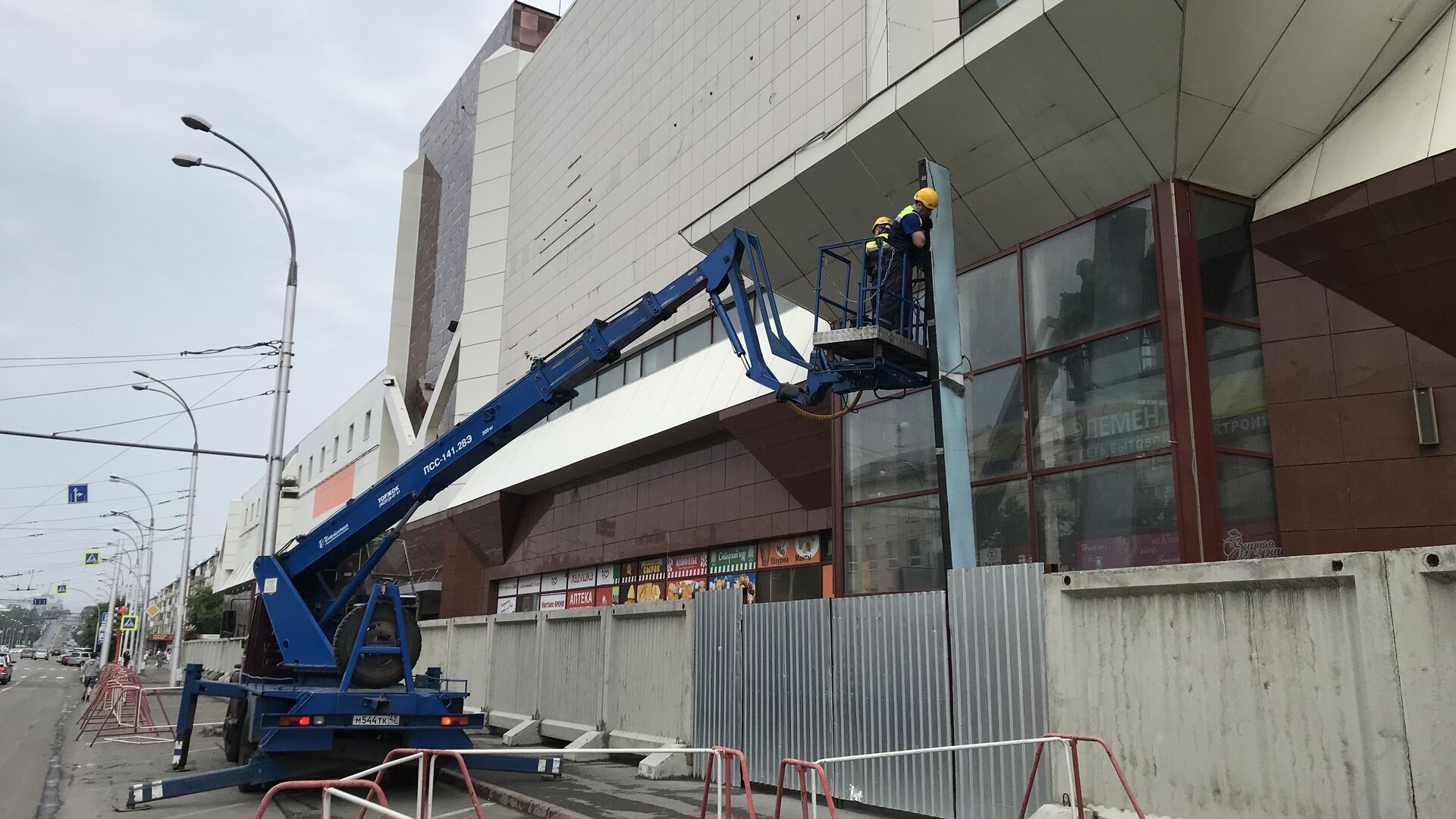 Демонтаж сгоревшего ТЦ Зимняя вишня в Кемерове. 14 июля 2018 года - РИА Новости, 1920, 29.03.2024