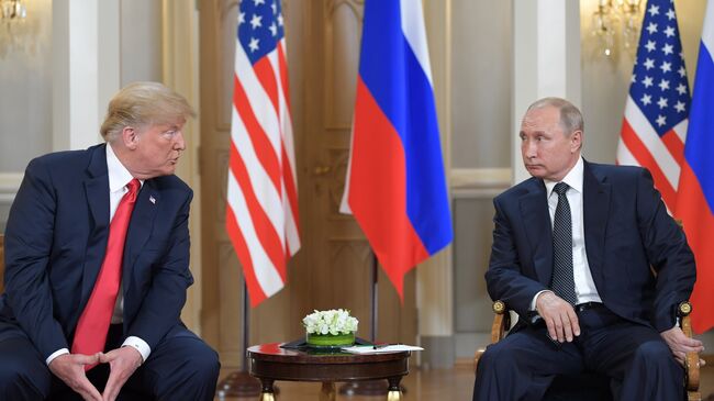 Президент РФ Владимир Путин и президент США Дональд Трамп во время встречи в президентском дворце в Хельсинки. 16 июля 2018