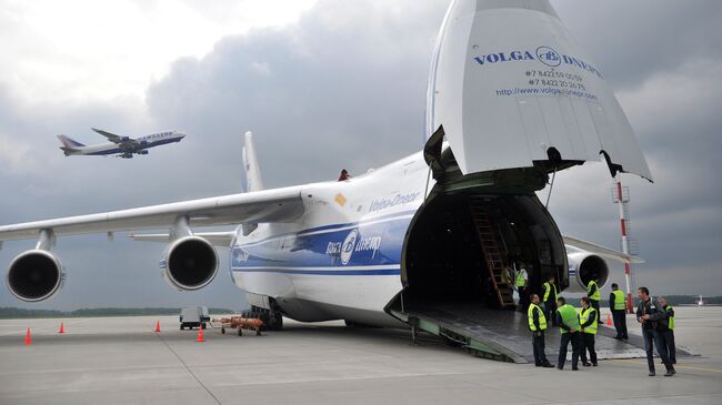 Самолет АН-124-120 Руслан компаний Волга-Днепр и AirBridgeCargо