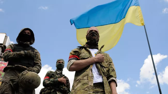 Сторонники радикального движения Правый сектор во время Народного вече на площади Независимости