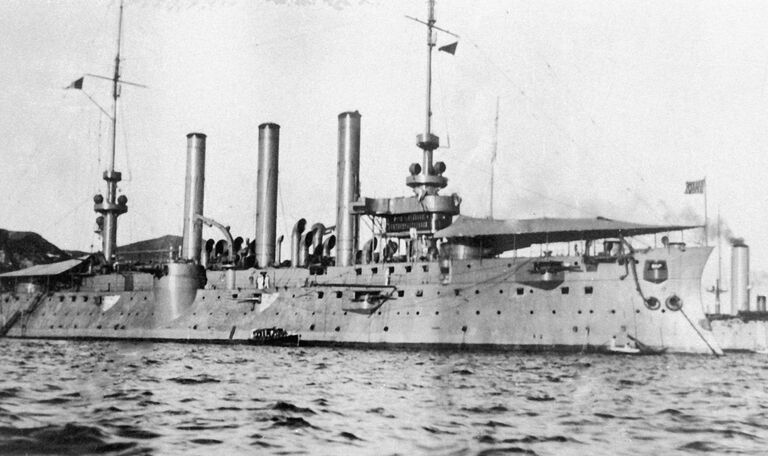 Американский крейсер Бруклин во Владивостокском порту Американский крейсер Бруклин во Владивостокском порту