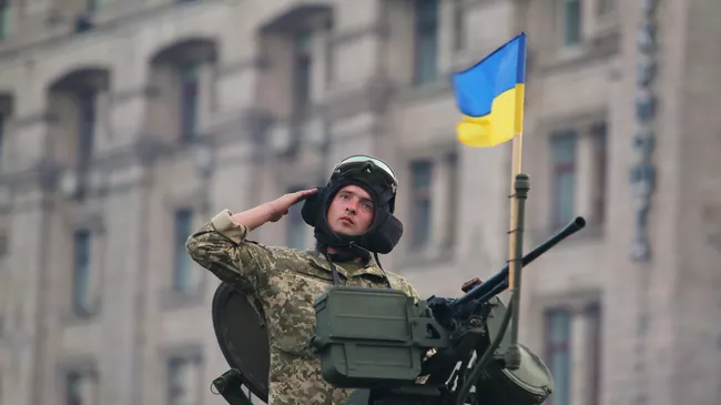 Военнослужащий на репетиции военного парада в честь 27-ой годовщины Независимости Украины в центре Киева. 18 августа 2018