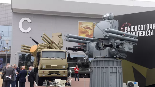 Зенитный ракетно-пушечный комплекс Панцирь-С1 и корабельный зенитный ракетно-артиллерийский комплекс Панцирь-МЕ на выставке Армия России – завтра