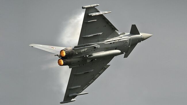 Истребитель Eurofighter Typhoon Королевских ВВС Великобритании. Архивное фото