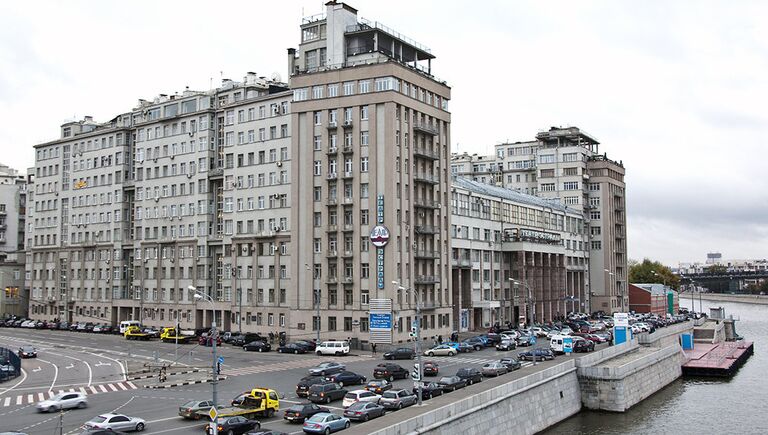 Дом на набережной