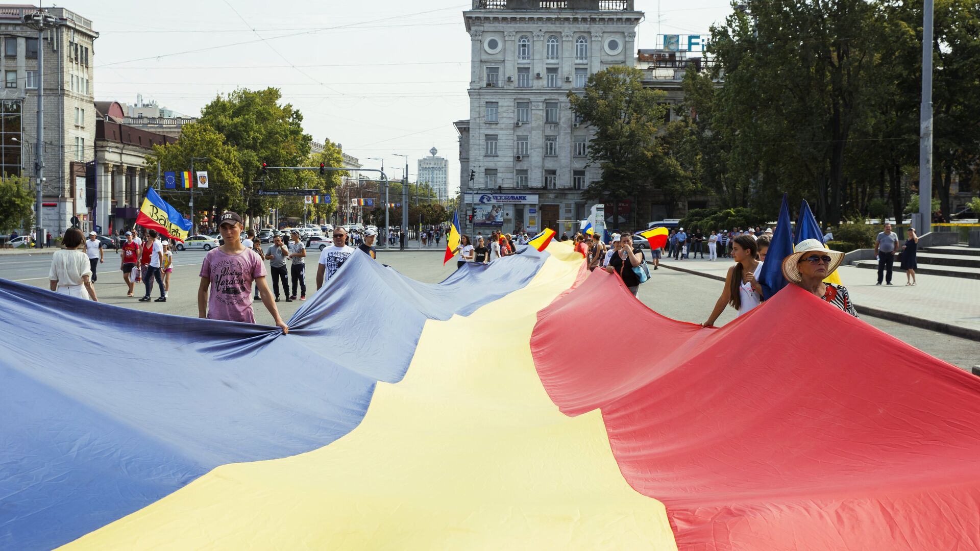 Митинг сторонников объединения Молдавии и Румынии на площади Великого национального собрания в Кишиневе. Архивное фото - РИА Новости, 1920, 13.05.2023