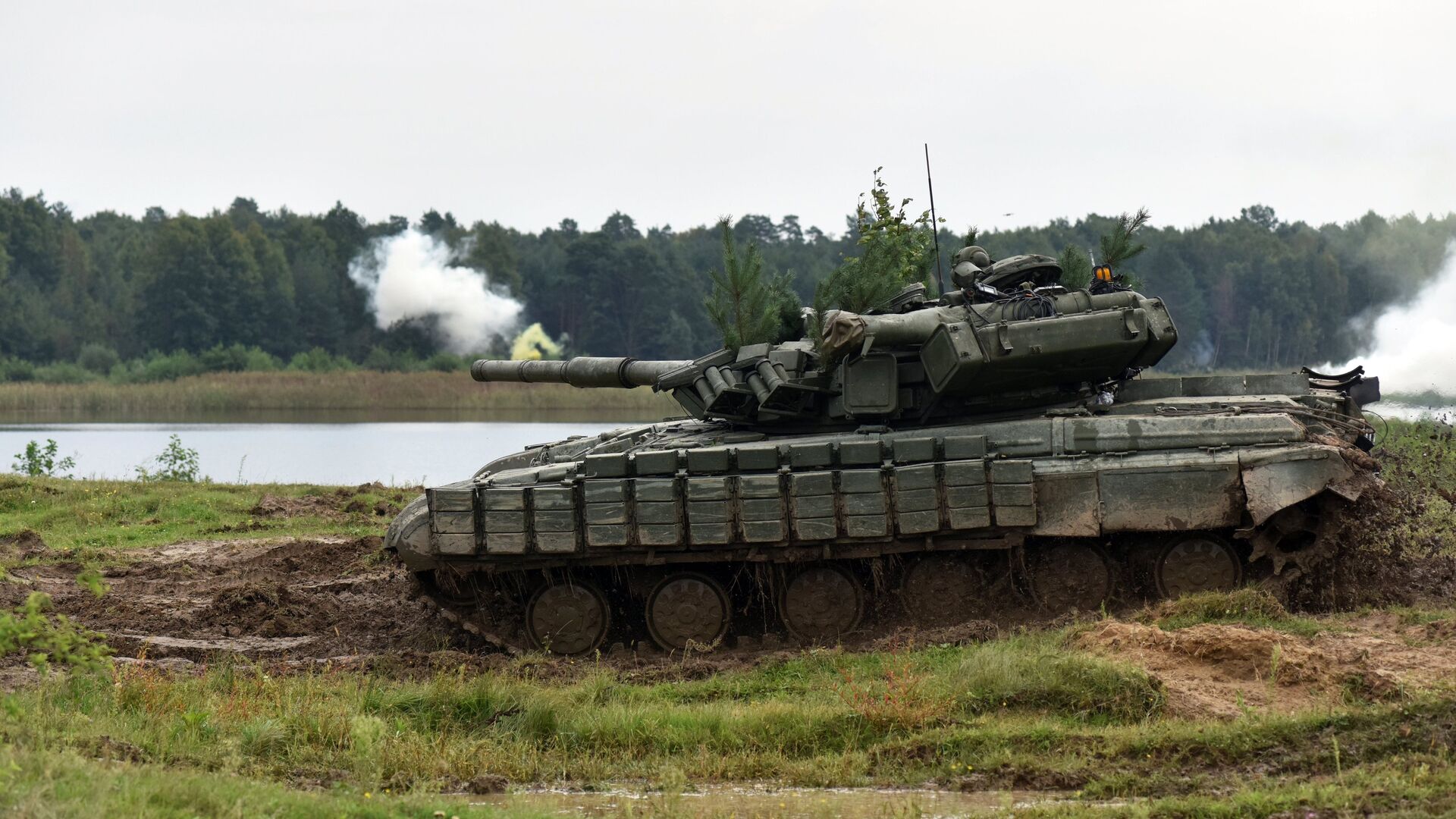 Танк Т-82 во время активной фазы военных учений Репид Трайдент - 2018 - РИА Новости, 1920, 16.08.2020