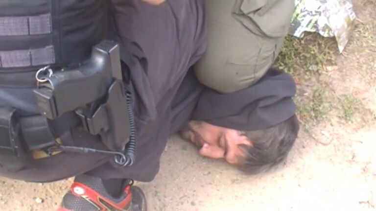 Кадры задержания боевика ИГ* за подготовку убийства ополченца ДНР