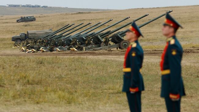 Колонна гаубиц МСТА на забайкальском полигоне Цугол, где проходит основной этап военных маневров Восток-2018