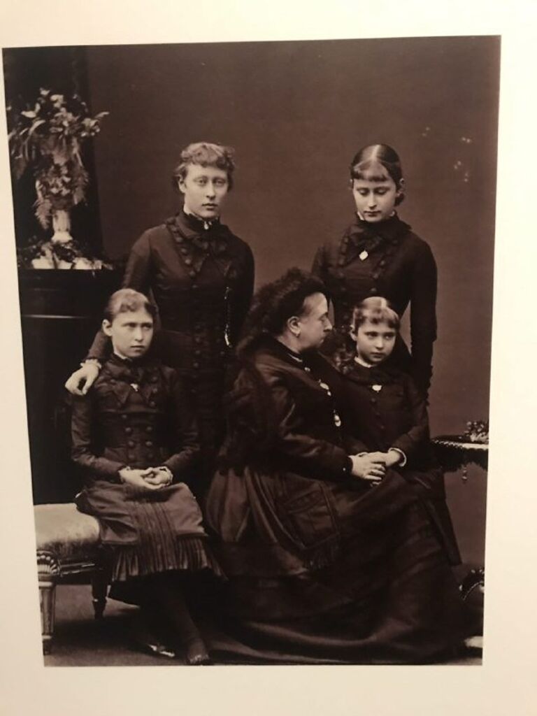 Королева Виктория с маленькой внучкой Алики, будущей Александрой Федоровной