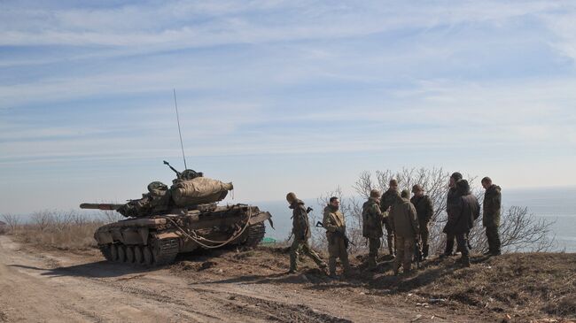 Украинские военные на побережье Азовского моря