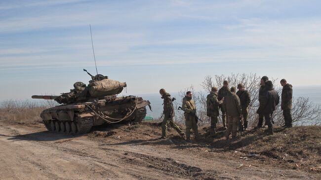 Украинские военные на побережье Азовского моря