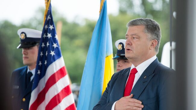 Президент Украины Петр Порошенко на церемонии передачи Военно-морским силам Украины двух патрульных катеров береговой охраны класса Island