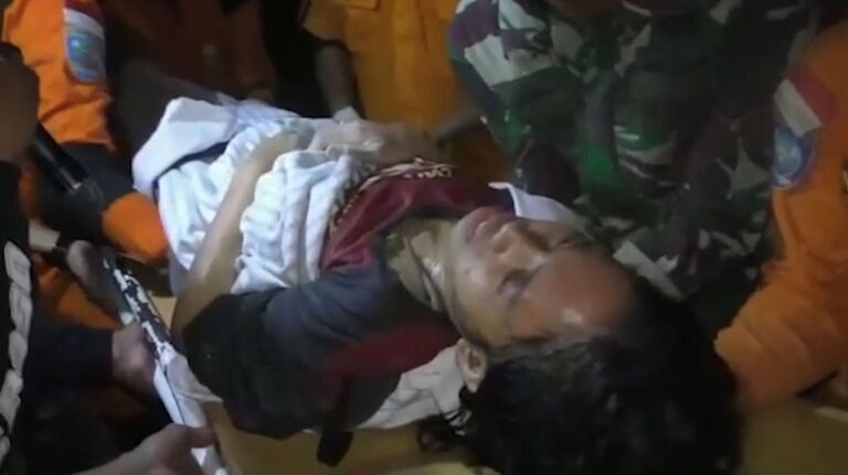 Землетрясение в Индонезии: поиск выживших и спасательные работы