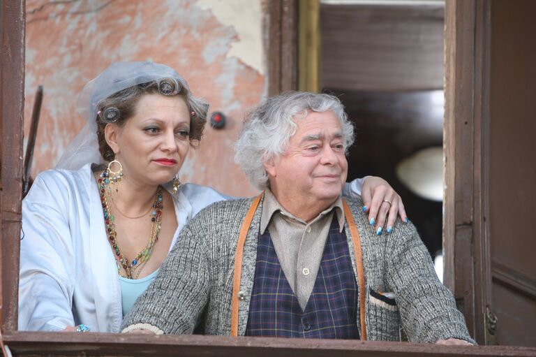 Роман Карцев в роли портного Перельмутера в фильме Владимира Аленикова Улыбка бога, или чисто одесская история Роман Карцев в роли портного Перельмутера в фильме Владимира Аленикова Улыбка бога, или чисто одесская история