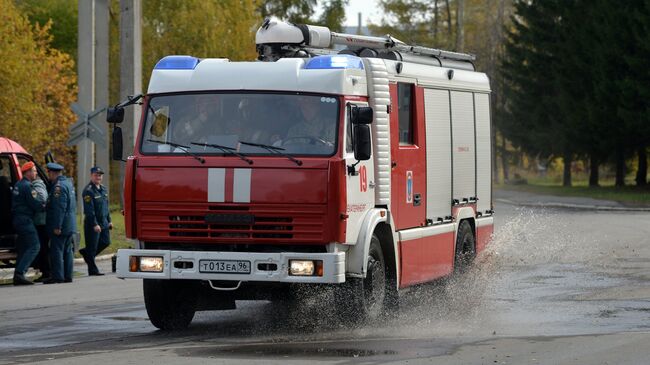 Автомобиль пожарной охраны во время командно-штабных учений МЧС РФ 