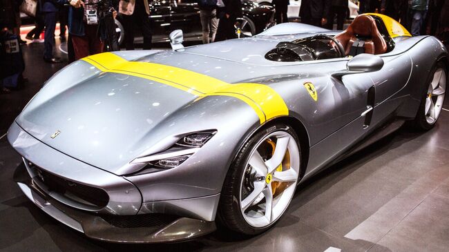 Автомобиль Ferrari Monza SP1 Итальянской компании Ferrari