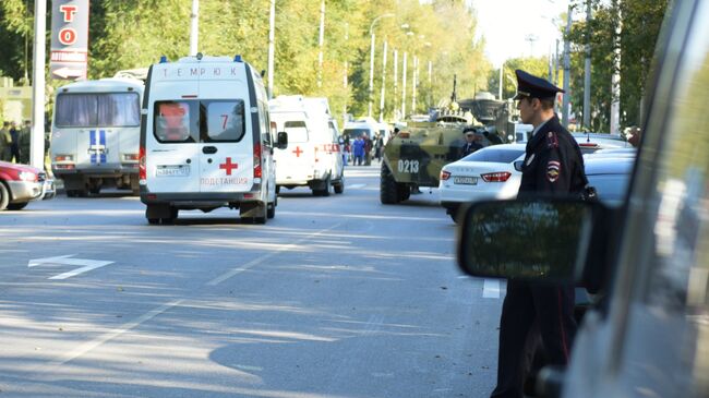 У Политехнического колледжа в Керчи, в котором произошел взрыв