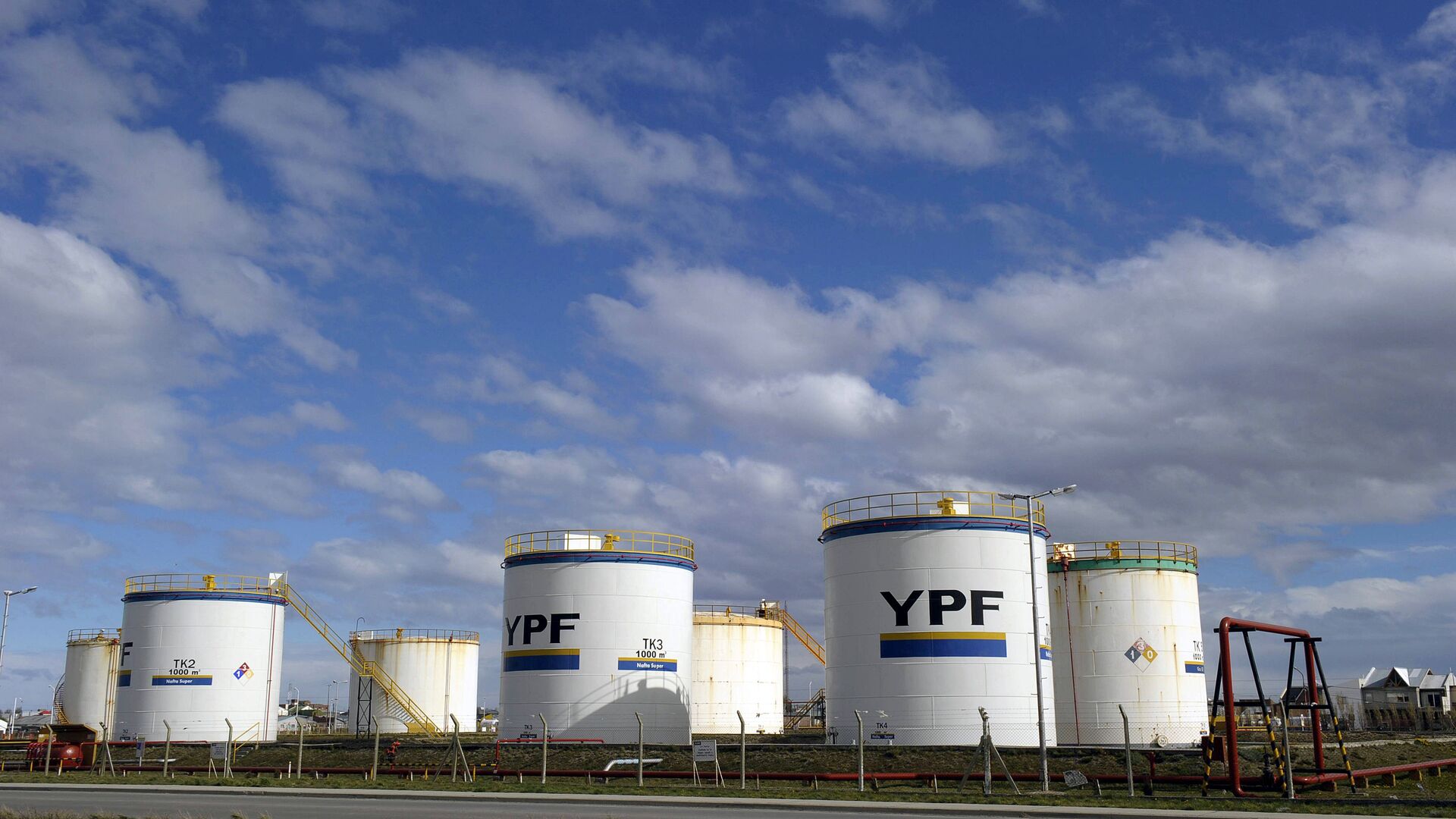 Нефтяные танкеры компании YPF - РИА Новости, 1920, 27.04.2020