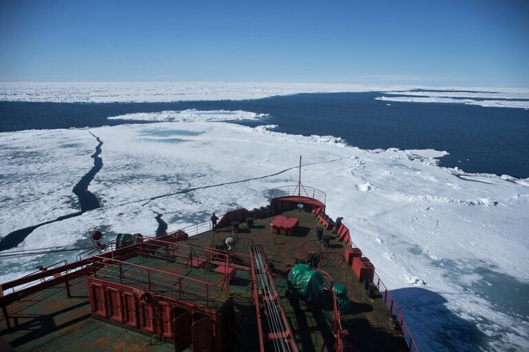 Атомный ледокол Ямал в Карском море