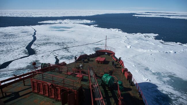 Атомный ледокол Ямал в Карском море