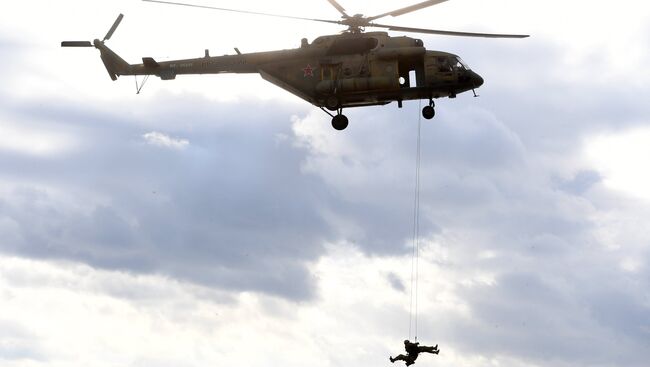 Военнослужащие во время показательных выступлений